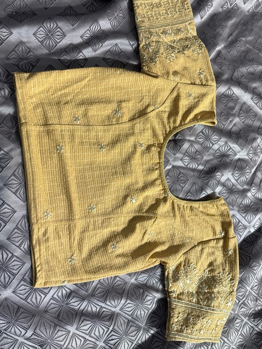Strachable blouse - Picture 2 of 2